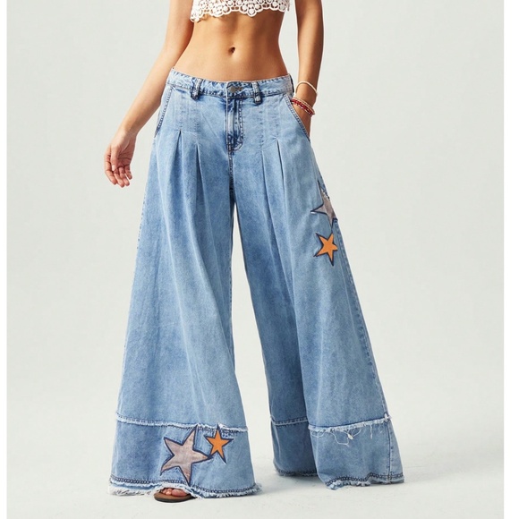 Light Wash Star Patch Wide leg Frayed Detail Denim Jean pants - Picture 2 of 7